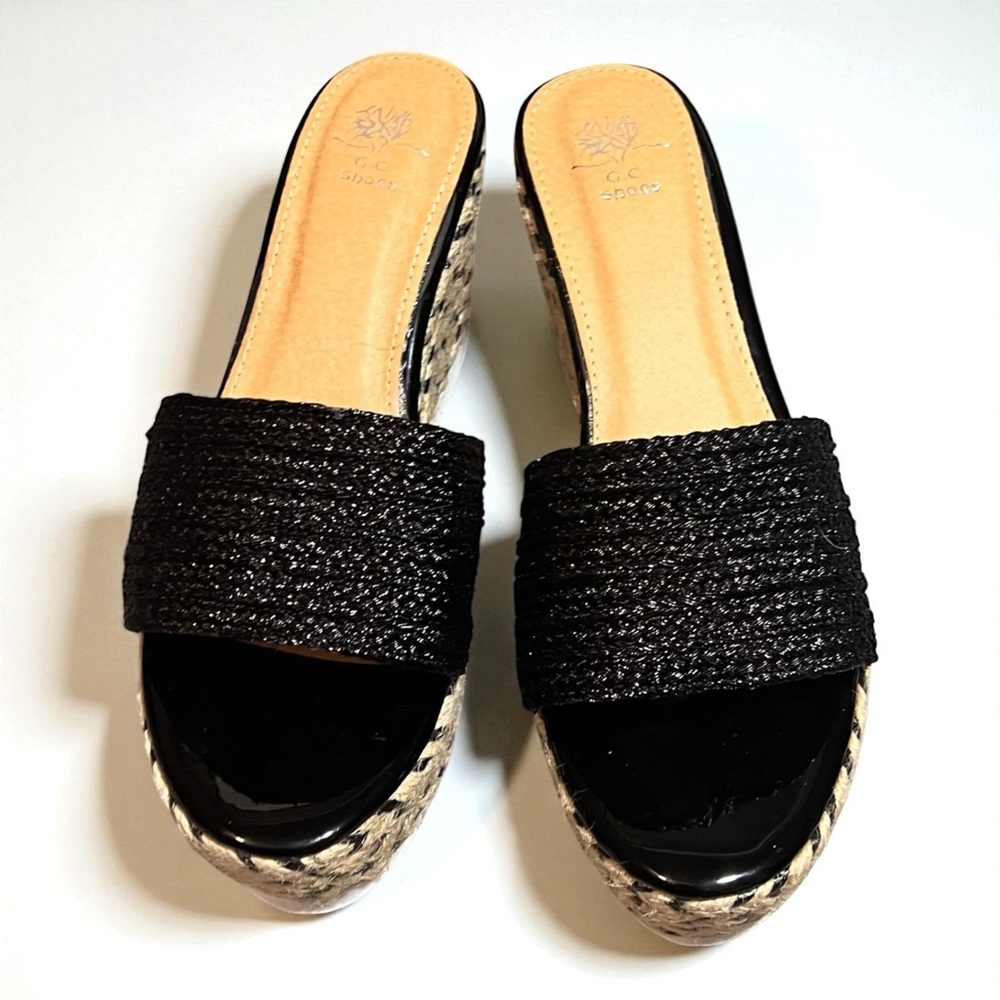 NWOT • CC Boutique Black and Tan Woven Wedges • Size 9